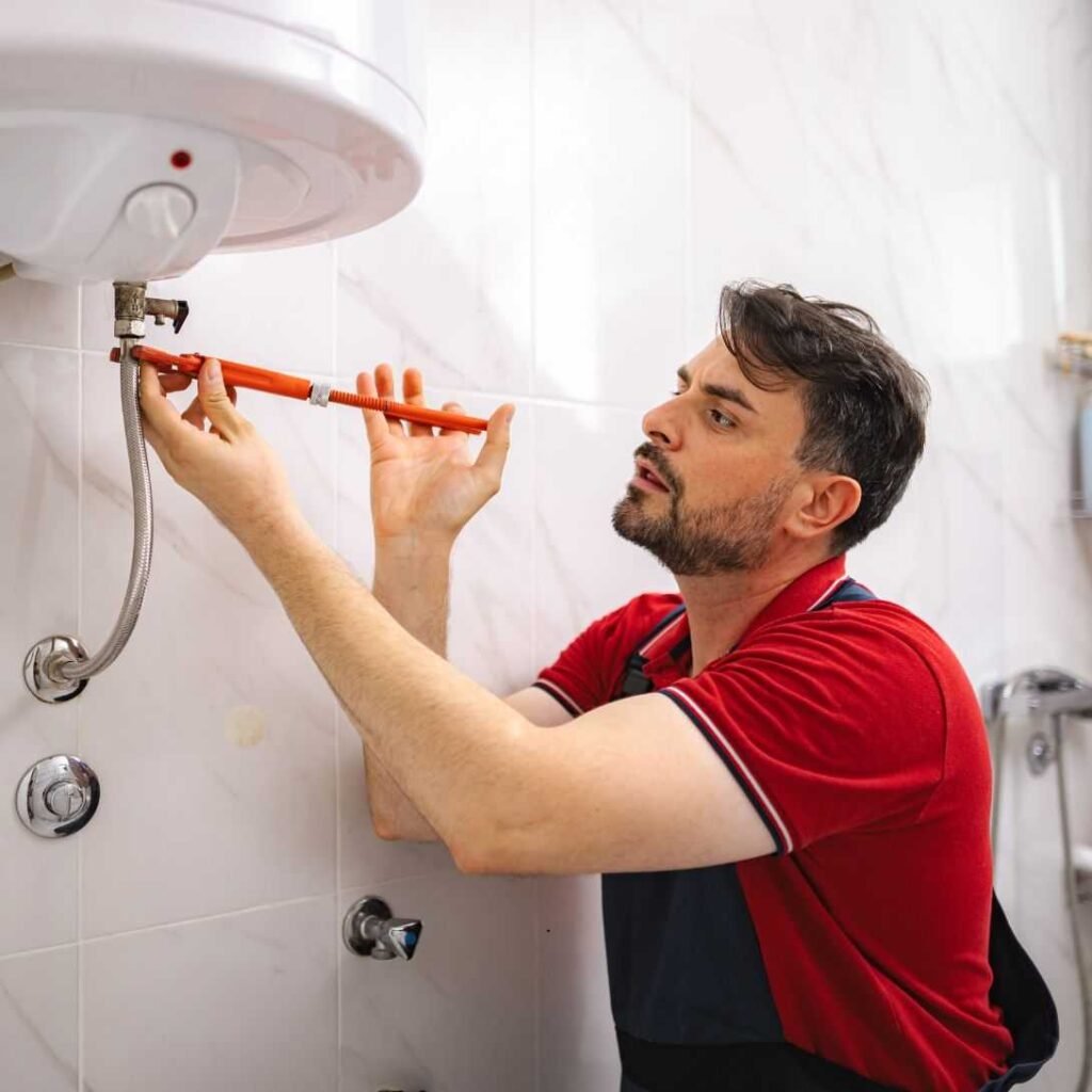 كهربائي وسباك موثوق بهما في الطائف